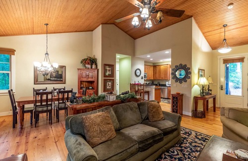 Bear Lake Reserve Cabin | Hawks Nest - Resort Home In Bear Lake, Lake Club Access, Pet Friendly