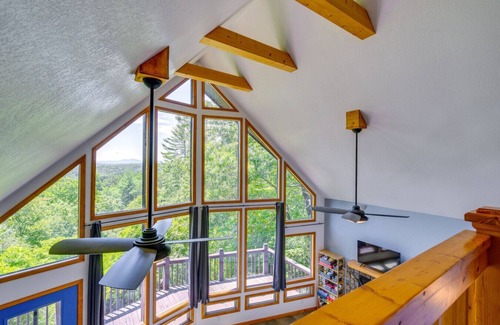 Murphy House | Hawk’s View Chalet - Hot Tub + Mountain Views