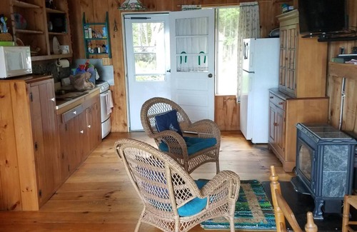 South Thomaston Cottage | Hawkweed Cottage on the Water - Salt Air and Sunshine!