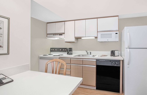 Allouez Hotel | Hawthorn Extended Stay by Wyndham Green Bay