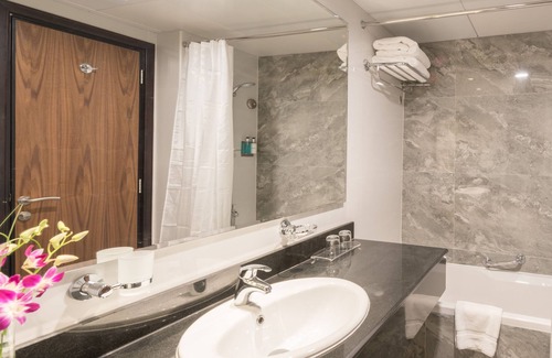 Al Zahiyah Hotel | Hawthorn Suites by Wyndham Abu Dhabi City Centre