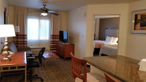 Victorville Hotel | Hawthorn Suites