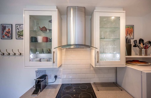 Bradley Stoke House | Hawthorn View: Bristol Large House StayStaycations