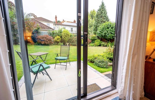 Bradley Stoke House | Hawthorn View: Bristol Large House StayStaycations