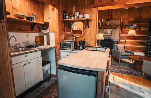 Nellysford Cabin | Hawthorne Cabin ~ NEW ~ Romantic ~ Unique ~ Serene