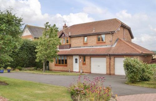 Amble House | Hawthorne House