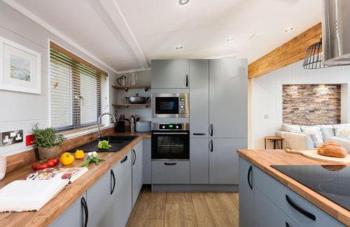 Lifton House | Hawthorne Lodge, 15 Roadford Lake Lodges, Lifton