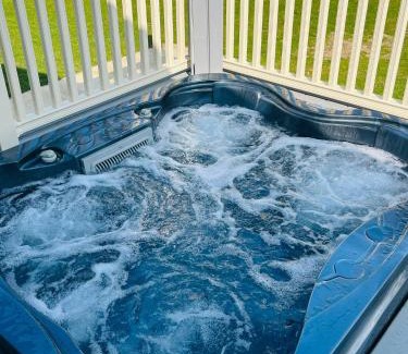 Allerthorpe House | Hawthorne Villa with Hot Tub