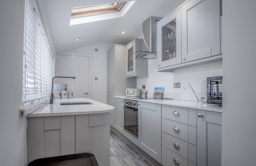 Tenby Cottage | Hawtree Cottage - 2 Bed Cottage - Tenby