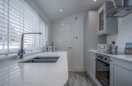 Tenby Cottage | Hawtree Cottage - 2 Bed Cottage - Tenby