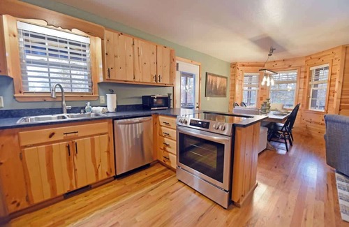 Blairsville Cabin | Hayden’s Hideaway - View, hot tub, game room, fun!