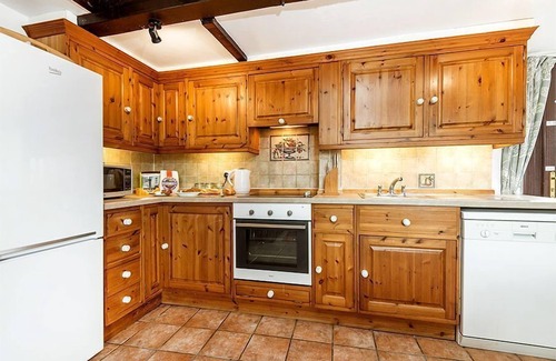 Whitchurch Canonicorum Cottage | Hayloft - Converted Thatched Barn with Indoor Pool, Spa, Sauna access - sleeps 7 guests in 4 bedroo