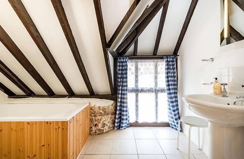 Whitchurch Canonicorum Cottage | Hayloft - Converted Thatched Barn with Indoor Pool, Spa, Sauna access - sleeps 7 guests in 4 bedroo