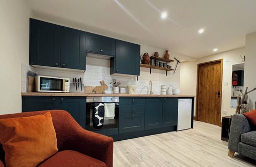 Hythe Cabin | Hayne Barn Estate - Private Estate : 6 Eco Lodges - 1 Studio