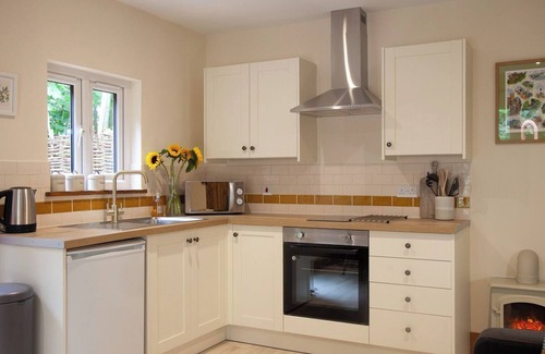 Hythe Cabin | Hayne Barn Estate - Private Estate : 6 Eco Lodges - 1 Studio