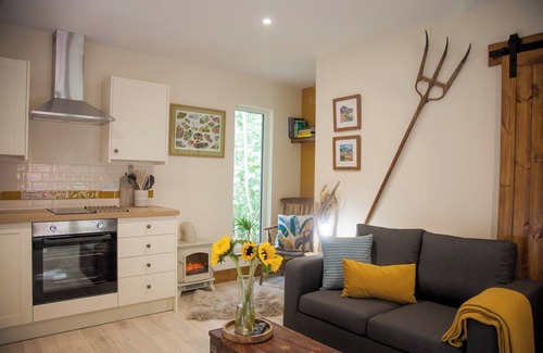 Hythe Cabin | Hayne Barn Estate - Private Estate : 6 Eco Lodges - 1 Studio