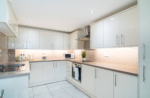 Kirkheaton Apartment | Hayy DealHouse Comfort Suites