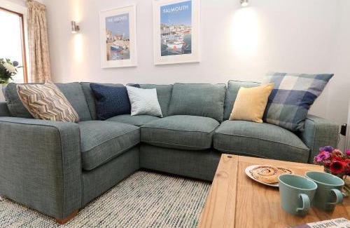 Maenporth House | Hazel Barn