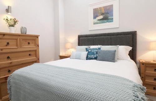 Maenporth House | Hazel Barn
