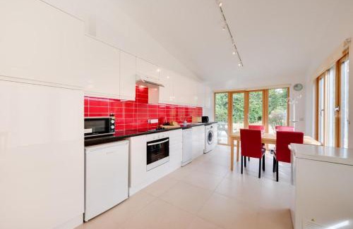Etchinghill House | Hazel Barn