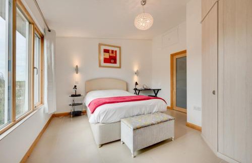 Etchinghill House | Hazel Barn