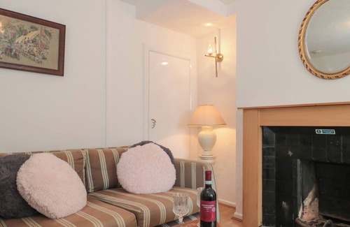 Ilminster Cottage | HAZEL COTTAGE, pet friendly, with a garden in Ilminster, Somerset