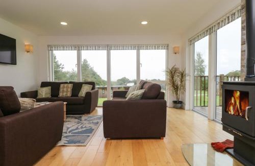 Carnon Downs House | Hazel