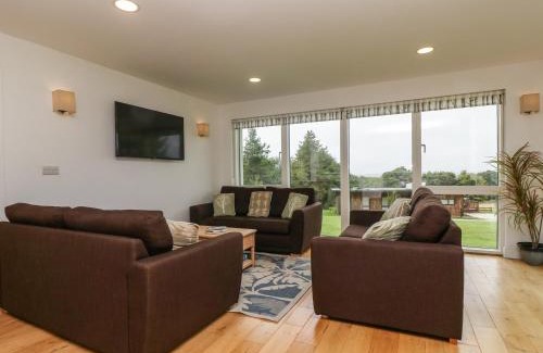 Carnon Downs House | Hazel