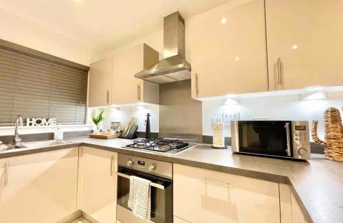 Ashford House | Hazel house central spacious home!