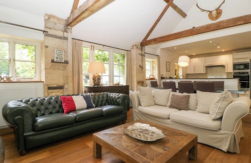 Brimpsfield Cottage | HAZEL MANOR WING, pet friendly, with open fire in Painswick