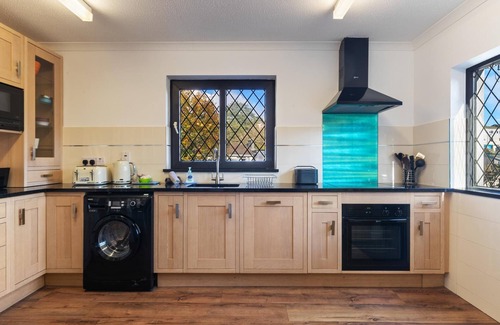 Saundersfoot House | Hazelglade Cottage - Hot Tub Games Room Pet Friendly