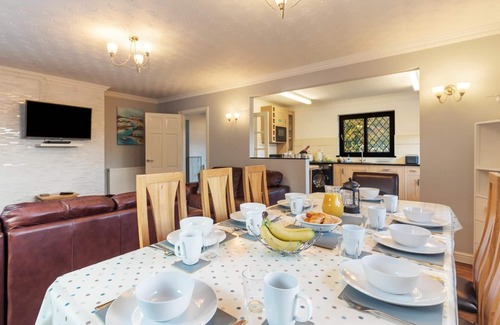 Saundersfoot House | Hazelglade Cottage - Hot Tub Games Room Pet Friendly