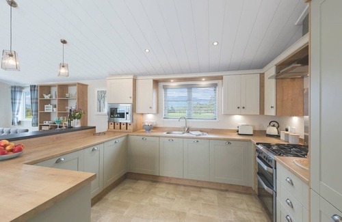 Low Gate Ski Chalet | Hazelwood Deluxe Lodge