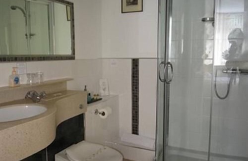 Bridgend Bed & Breakfast | Hazelwood Guest House