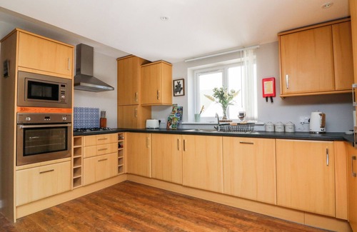 Umberleigh Cottage | HAZELWOOD LODGE, pet friendly, with pool in High Bickington