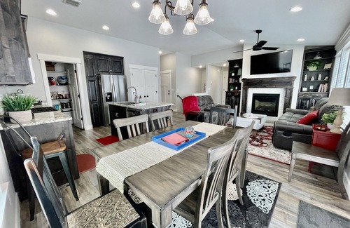 Idaho Falls House | Hazen Home Family Retreat, fully equipped home, 2 min to shopping and parks