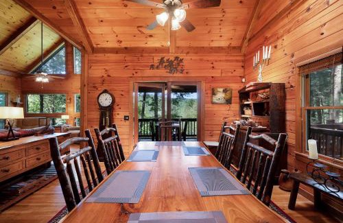 Cherry Log House | Hazy Hideaway with View of Ellijay River in the North GA Mountains