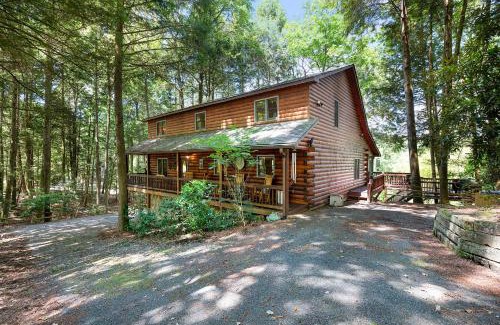Cherry Log House | Hazy Hideaway with View of Ellijay River in the North GA Mountains