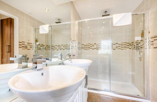 Narberth House | HB Bay Tree Lodge 03