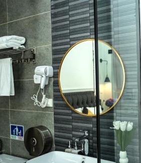 Long Hung Apartment | HC Homestay