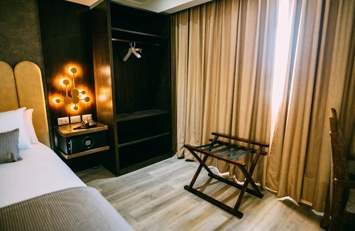 Downtown Santiago Hotel | He Wang Hotel