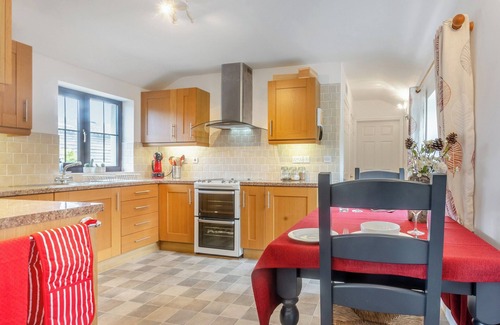 Beaworthy Cottage | Head off on a romantic countryside adventure with your loved one.