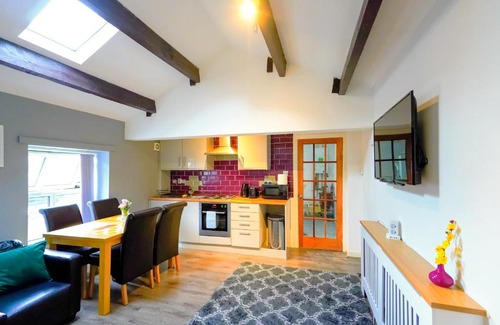 Headingley Apartment | Headingley 2 Bedroom cottage flat Near Universities shops& Park