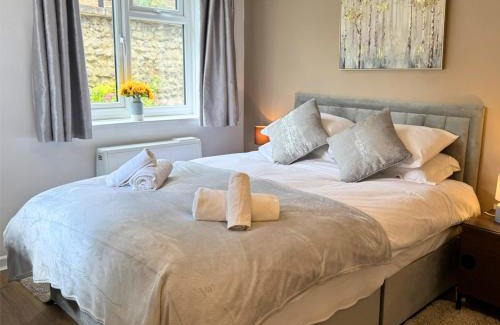 Headington Apartment | Headington, Oxford, an ENTIRE 2bed, free Wi-Fi, free parking