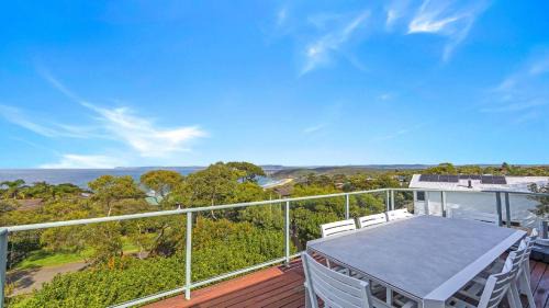 Killcare Heights House | 'Headlands at Killcare' by Accom Holidays