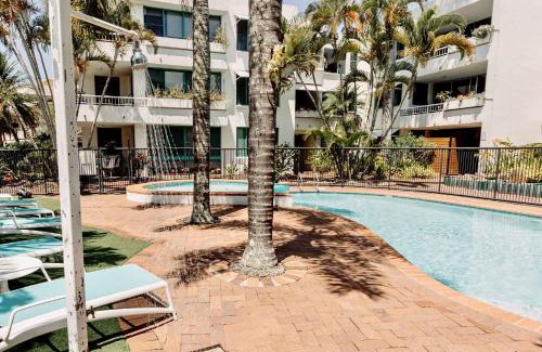 Alexandra Headland Apartment | Headlands Beachside Retreat - 50 metres to beach