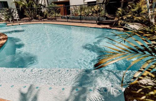 Alexandra Headland Apartment | Headlands Beachside Retreat - 50 metres to beach