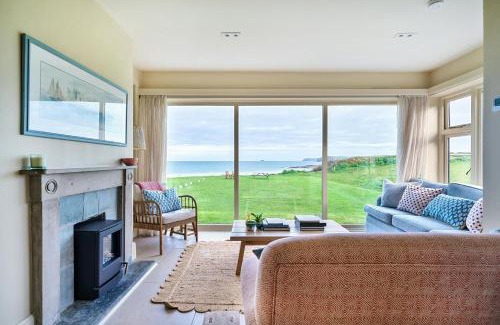 Harlyn House | Headlands- Stylish Oceanfront Property on Harlyn Bay