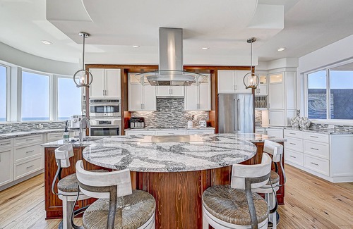 Crescent Beach House | Headline