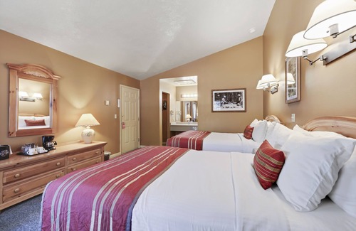 Flagg Ranch Hotel | Headwaters Lodge & Cabins at Flagg Ranch
